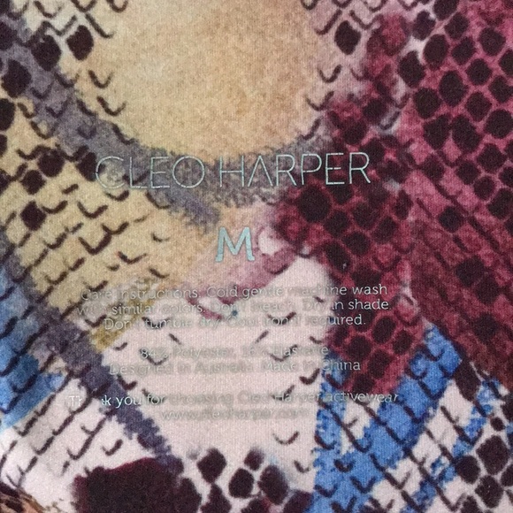 LIMITED EDITION Activewear Set - Picture 9 of 9